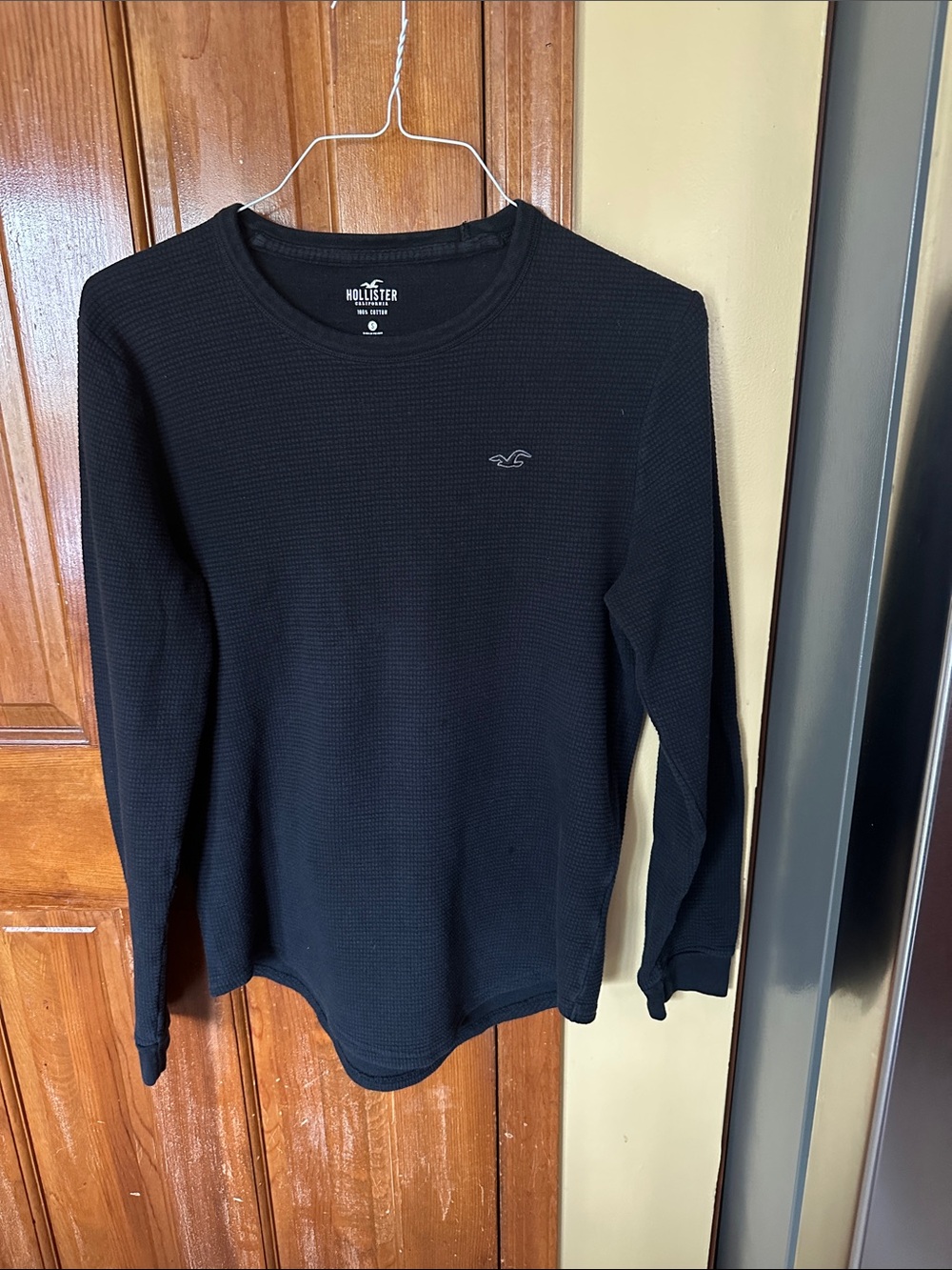 Hollister Men's Black Waffle-Knit Long Sleeve Crew